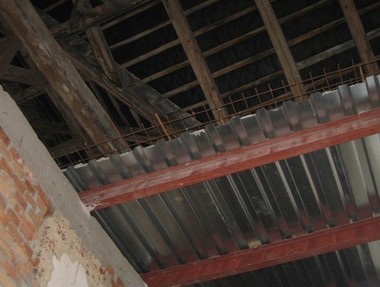 Pohled na pvodn konstrukce stechy