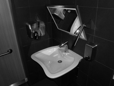 Obr. 3 – novj bezbarirov toaleta, zdroj: archiv autora
