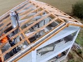 VIDEO: Vyzdívky, zastřešení a osazení oken u konstrukce Skeletsystem Goldbeck