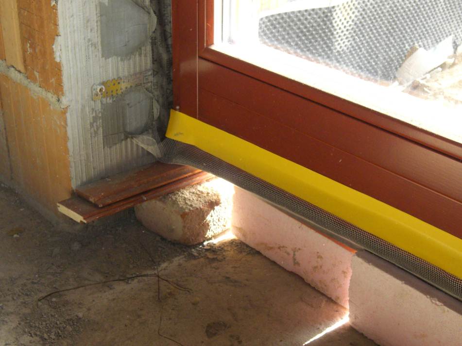 Co dát pod práh dveri?