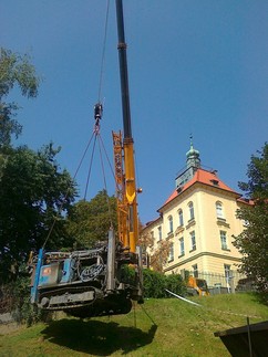 Obr. 2 – pesun vrtn techniky na spodn st zahrad