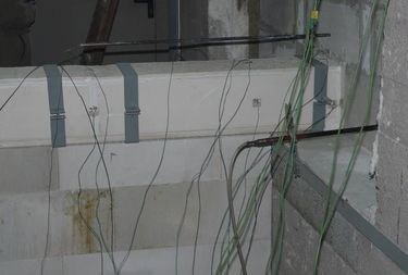 Obr. 2 Kanl na podprn zdce je staen sponami a opaten termolnky