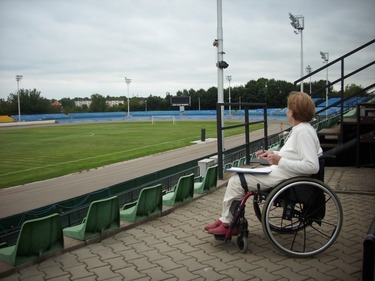 Obr. Uivatelsky akceptovateln een pstupu na tribunu stadionu