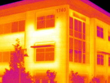 Obr. 2 Porovnn termogram: b) standardn objektiv