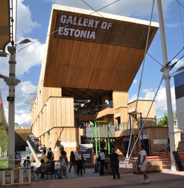 Obr. 24 Estonsk pavilon s vraznm podlem deva pouitho pro nosn i nenosn konstrukce