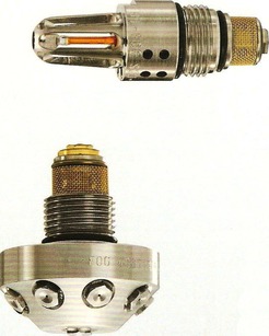 Obr. 12a Vysokotlak mlhov sprinkler a hubice HI-FOG