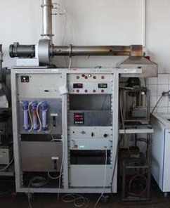 Obr. 2 a) Kónický kalorimetr