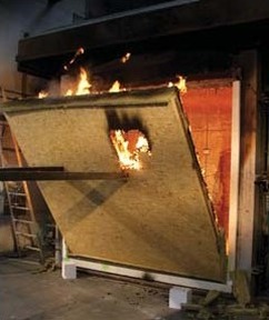 Obr. 2 c) Zkouška požární odolnosti ve stěnové peci