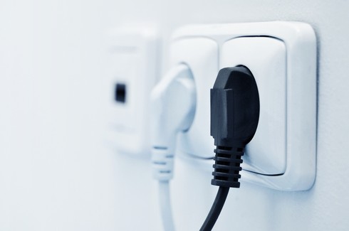 Do této složité situace nám vstoupila norma ČSN 33 2000-6 ed. 2 z března 2017, vztahující se na elektrické instalace nízkého napětí. V současnosti tato norma platí v souběhu s původní ČSN 33 2000-6, které ale skončí platnost k 1. 6. 2019. Veškeré výchozí či pravidelné revize instalací budou od tohoto data již podle této normy.