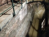 Historický Cizinecký vstup do veřejné kanalizace pod Staroměstským náměstím, foto D.Kopačková, redakce