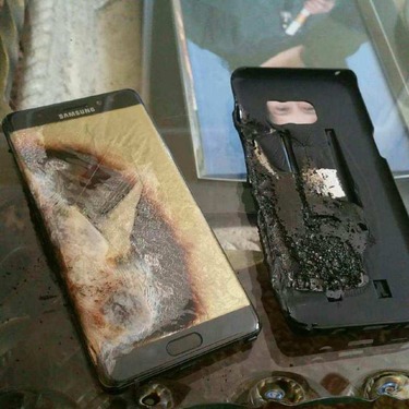 Obrázek č. 10: Samsung Galaxy Note 7 a ochranný plastový kryt po požáru (ilustrační fotografie)