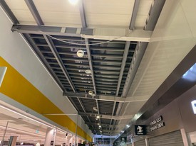 Protipožární ochrana (R30) ocelových nosníků s Knauf Fireboard 15 mm. Výhodou desek Knauf Fireboard je, že se dají spojovat pomocí ocelových sponek do hrany a je tedy možné provést kontaktní obklad.