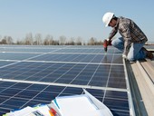 Fotovoltaika už je výhodná pro každou firmu, která má střechu