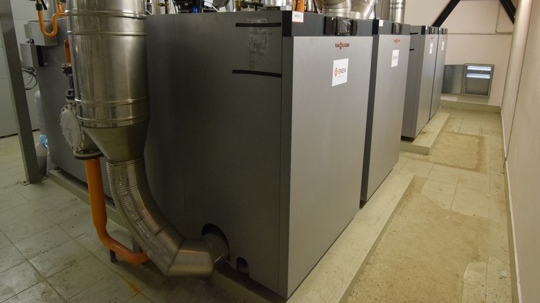 Plynové kondenzační kotle s výkonem přibližně 3,4 megawatty pomáhají nemocnici zajistit dostatek tepla a teplé vody za všech okolností