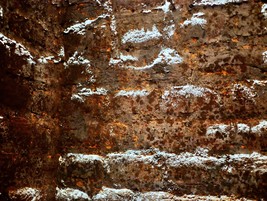 Detail zdiva se sanitrem (Foto: Prvn vodojem, Petr Brandejsk)