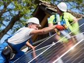 Poslanci podpořili instalaci 50 kWp fotovoltaiky bez licence a rychlejší výstavbu OZE v roce 2023