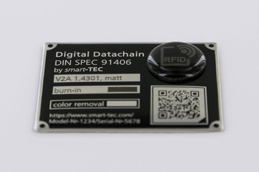 Bezpečnostní nerezový štítek s čipem RFID – neměnné údaje jsou vygravírovány laserem a důležité informace uložené do RFID čipu.