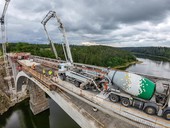 Nov eleznin most pes Orlk, beton, foto Metrostav