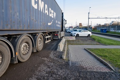 (ne)Oficiln pchod ke koleji . 1