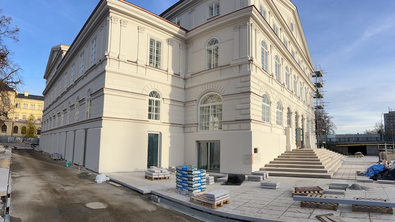 Divadlo Slavia v Českých Budějovicích při rekonstrukci Divadlo Slavia v Českých Budějovicích při rekonstrukci