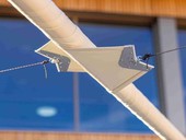 slune�n� plachty Soliday C v are�lu svazkov� z�kladn� �koly LO�BATES v Lou�ovic�ch u Prahy.