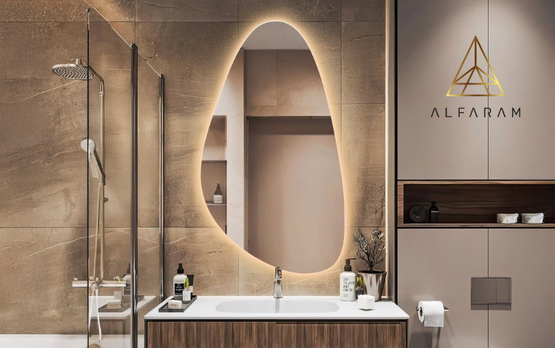 Zrcadlo s nepravidelným tvarem s podsvícením – SYDERYT LED. Foto: Alfaram