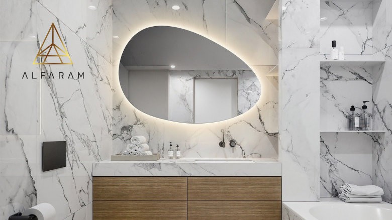 Leštěné organické zrcadlo s osvětlením – ZYTA LED. Foto: Alfaram