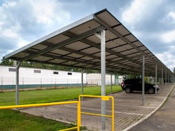 Carport s fotovoltaikou