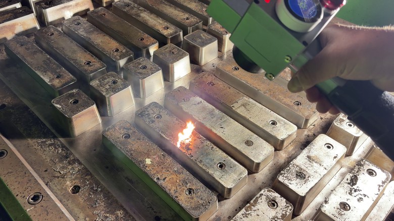 Laserové čištění: jak funguje technologie, která nahrazuje tryskání i chemii
