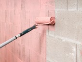 Aplikace kontaktního můstku Baumit BetonKontakt na broušené betonové tvárnice BEST-ROCK