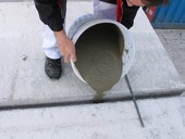 Baumit FillBeton je expanzivní betonová směs pro zalévání železobetonových konstrukcí, kotvení ocelových prvků, vyplňování dutin a zmonolitnění prefabrikovaných skeletů.