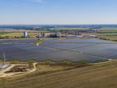 Český průmysl hledá levnější energii. Nová solární elektrárna ukazuje jedno z řešení