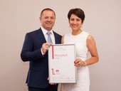 Ocenn esk ldr kraje Praha pevzal spolu s manelkou Radkou Prokopovou generln editel spolenosti Frantiek Fabiovic
