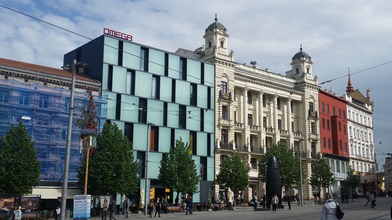 Brno, orloj, domy. Foto D.Kopakov, redakce