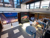 1) Brno se stalo prvn zastvkou Zumtobel Roadshow ve stedn a vchodn Evrop. Aktuln nabdku svch svtelnch koncepc vetn novch produkt znaek Zumtobel a Thorn pedstavila skupina Zumtobel Group v pondl 5. z v prostorch Fakulty stavebn Vysokho uen technickho. 