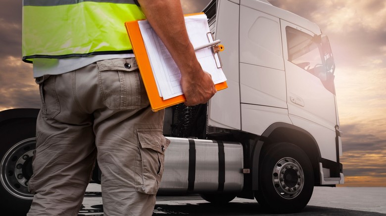 Nedostatek řidičů ohrožuje logistické společnosti, foto Pavla Mudrochová, Lesensky.cz, shutterstock Nedostatek řidičů ohrožuje logistické společnosti, foto Pavla Mudrochová, Lesensky.cz, shutterstock
