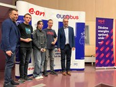 E.ON podporuje Eurorebus již několik let. Vítězům krajského kola popřál i jednatel EG.D Pavel Čada (první zprava)