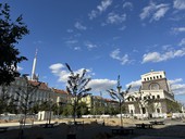 Náměstí Jiřího z Poděbrad před dokončením rekonstrukce v srpnu 2025, foto: redakce