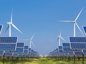Podíl obnovitelných zdrojů na výrobě elektřiny v EU vzrostl na 45 %. Česko je poslední Fotovoltaická a větrná elektrárna © Soonthorn - Fotolia.com
